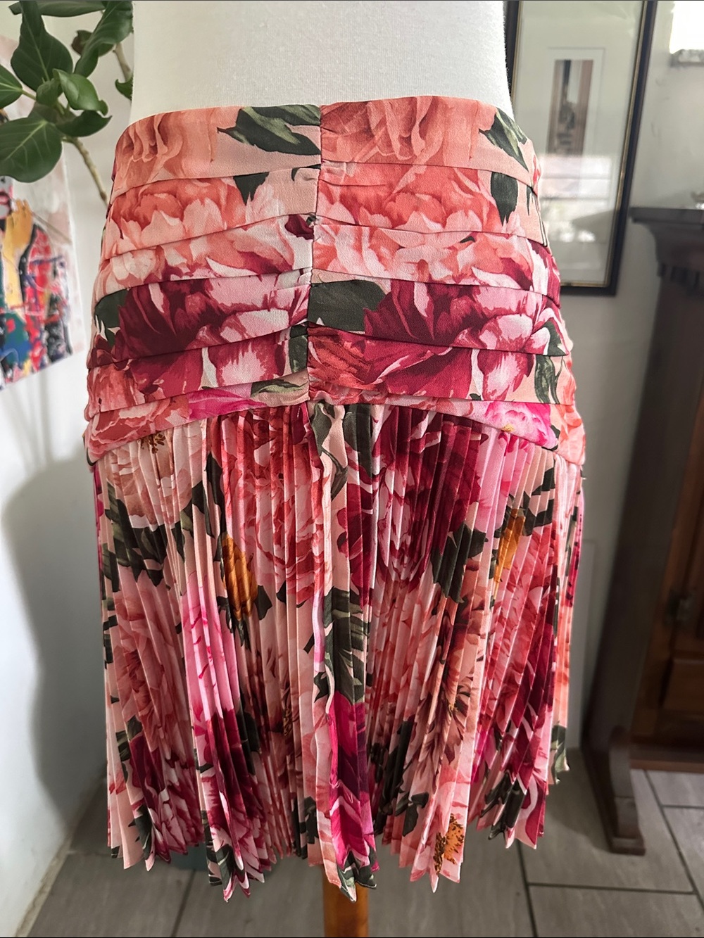Express Floral Pleated Mini Skirt in Pink and Green Size 6